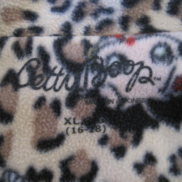 Betty Boop Fleece Pajama Top - Picture 4 of 6